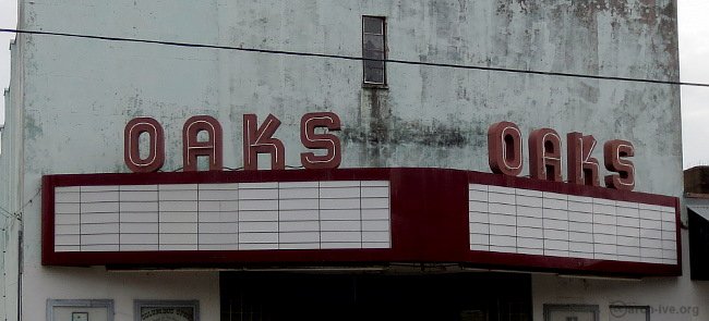 Oaks Theater - Columbus TX